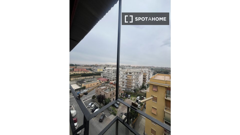 Immagine 6 di Camera condivisa in affitto  in V. Morozzo della Rocca a Roma