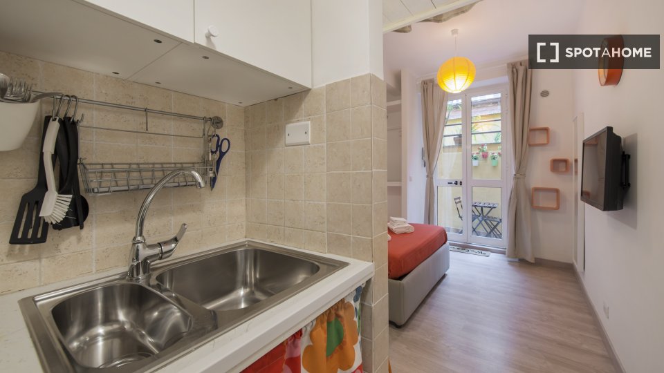 Immagine 14 di Ufficio in affitto  in Via Ariosto, 00185 Roma RM, Italy a Roma