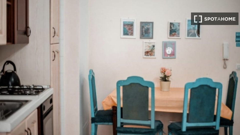 Immagine 18 di Camera condivisa in affitto  in Via Salvator Rosa a Napoli