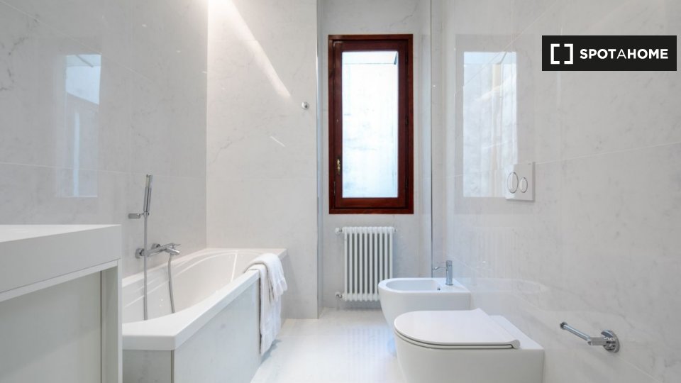 Immagine 10 di Appartamento in affitto  in Via de' Guicciardini a Firenze