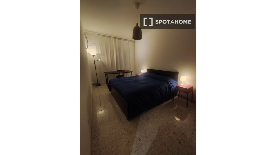 Immagine 3 di Camera condivisa in affitto  in Via della Marranella a Roma