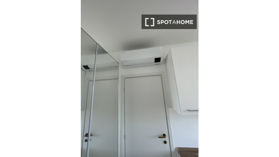 Immagine 14 di Ufficio in affitto  in Via Giambellino a Milano