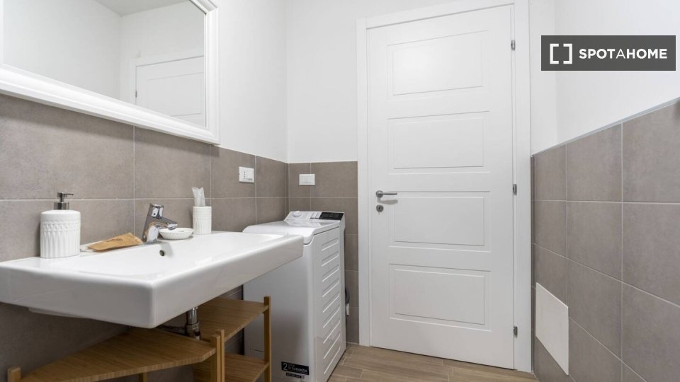 Immagine 15 di Appartamento in affitto  in Via Giuseppe Massarenti a Bologna