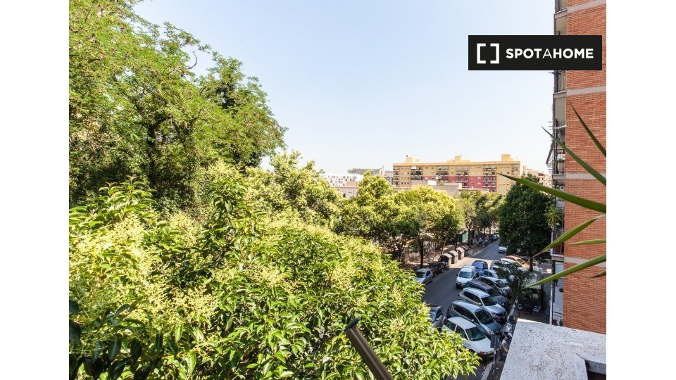 Immagine 9 di Camera condivisa in affitto  in Via Tiberio Imperatore, 00145 Roma RM, Italy a Roma