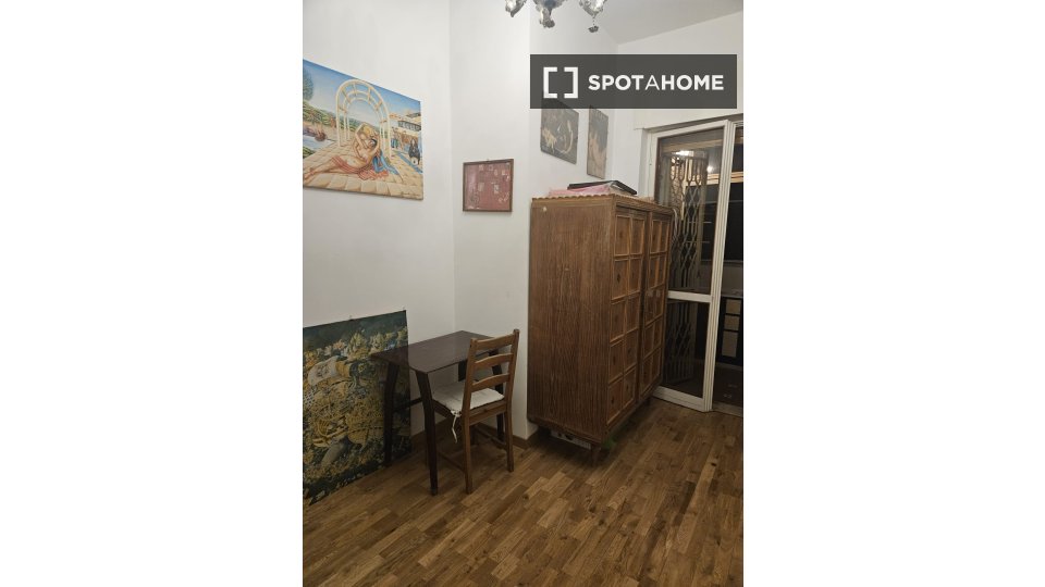 Immagine 15 di Camera condivisa in affitto  in Via Claudio Achillini a Roma