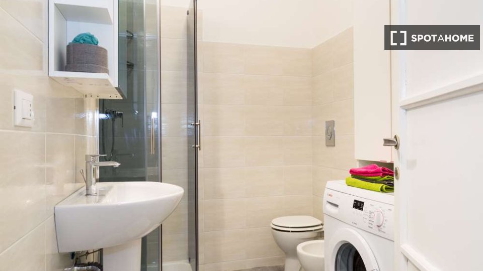 Immagine 17 di Camera condivisa in affitto  in Via Alfredo Campanini a Milano