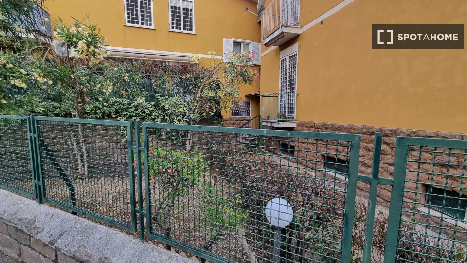 Immagine 3 di Appartamento in affitto  in Via Montesilvano a Roma