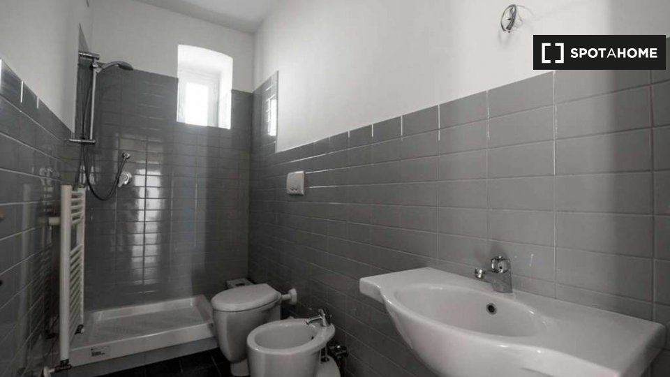 Immagine 14 di Camera condivisa in affitto  in Via Venezia a Genova