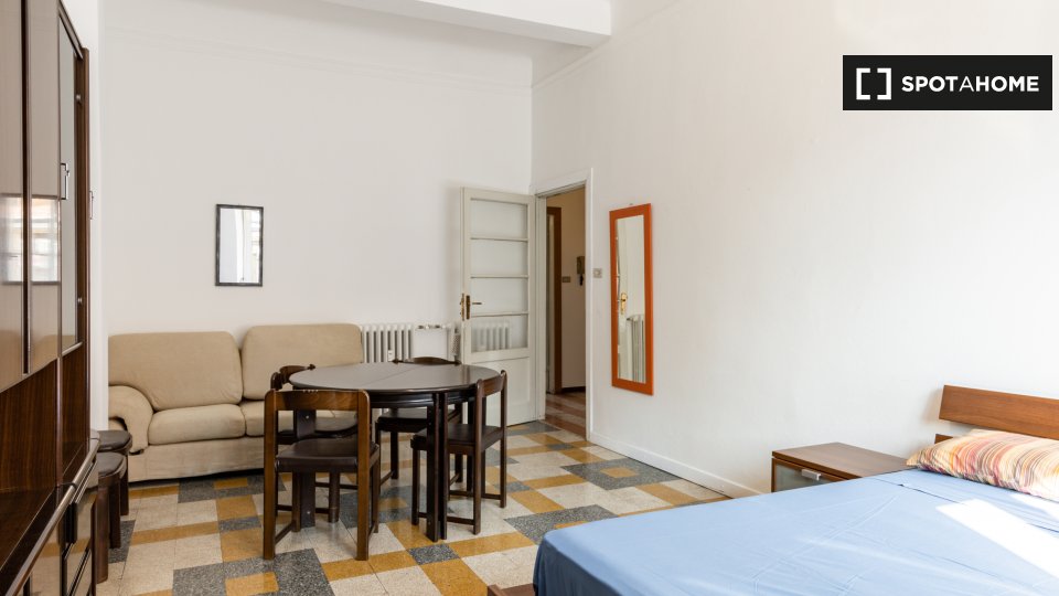 Immagine 19 di Camera condivisa in affitto  in Via Bruno Buozzi a Sesto San Giovanni