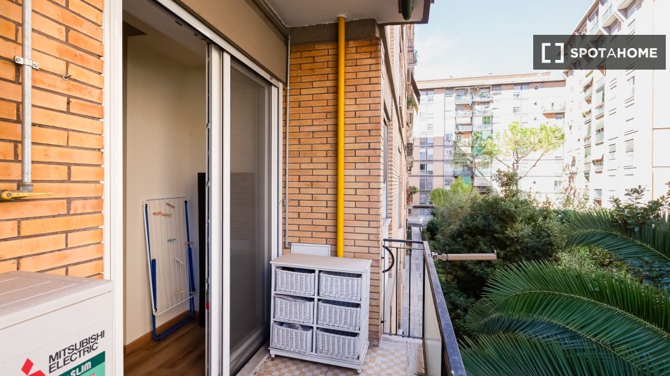 Immagine 5 di Camera condivisa in affitto  in Via Ostiense a Roma