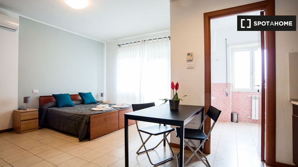 Immagine 1 di Ufficio in affitto  in Viale della Venezia Giulia a Roma