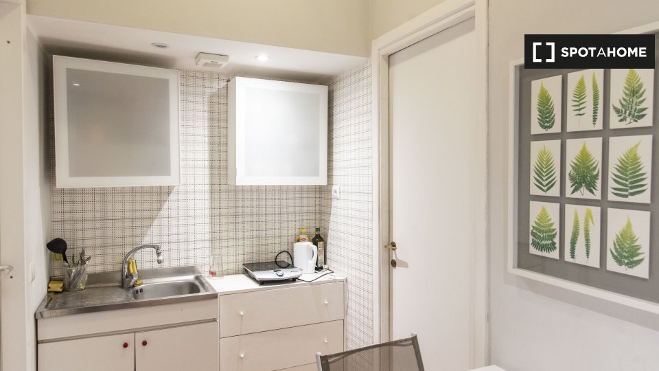 Immagine 3 di Camera condivisa in affitto  in Largo Francesco Anzani a Roma