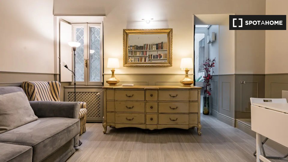 Immagine 9 di Appartamento in affitto  in Via della Frezza a Roma