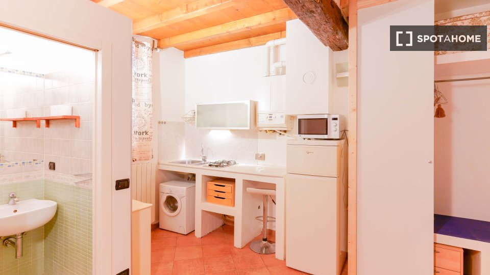 Immagine 11 di Ufficio in affitto  in Via Mirasole a Bologna