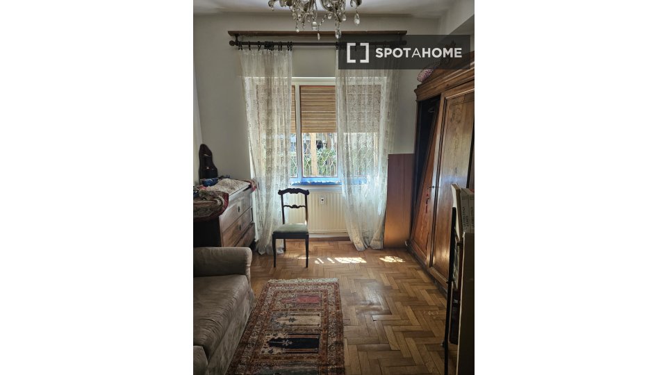 Immagine 9 di Camera condivisa in affitto  in Via Claudio Achillini a Roma