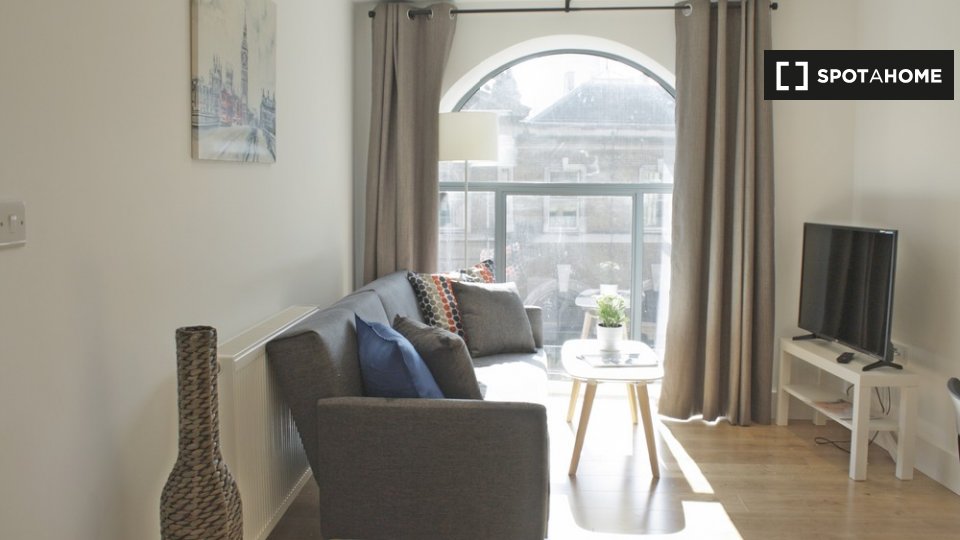 Immagine 2 di Appartamento in affitto  in St Mary at Hill a 