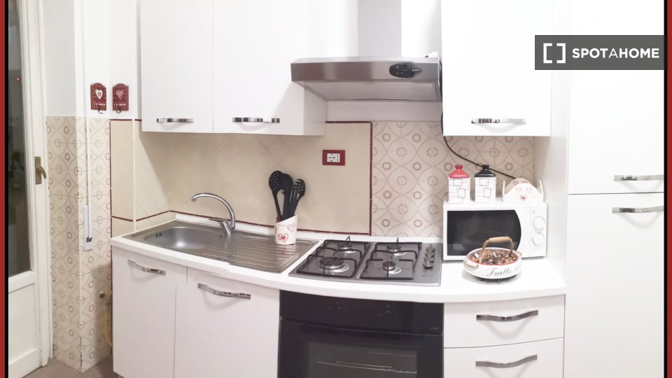 Immagine 14 di Camera condivisa in affitto  in Via Antonio Raimondi a Roma