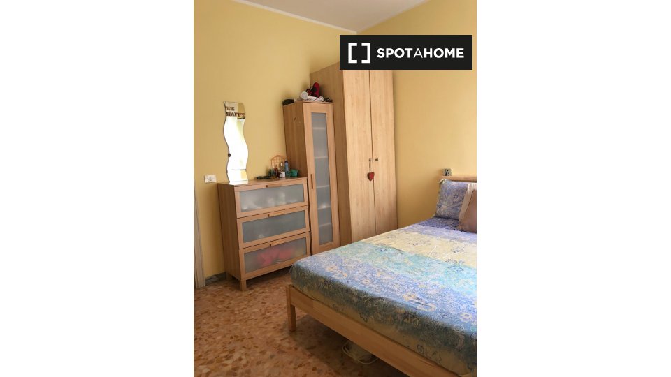 Immagine 2 di Camera condivisa in affitto  in Viale Leonardo da Vinci a Roma