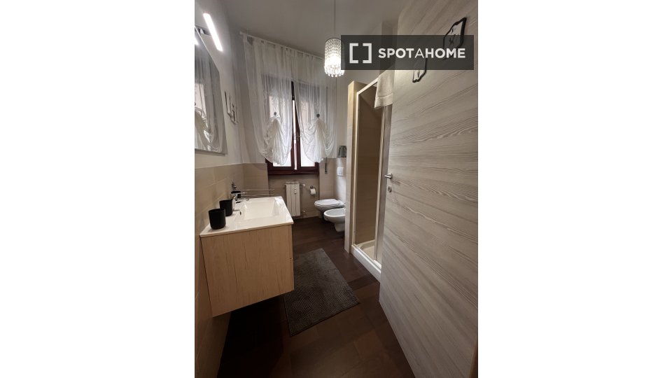 Immagine 5 di Camera condivisa in affitto  in Via Giacomo Carissimi a Firenze