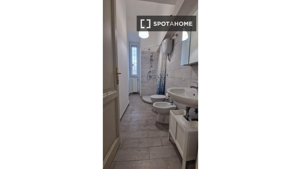 Immagine 7 di Camera condivisa in affitto  in Via Ostiense a Roma