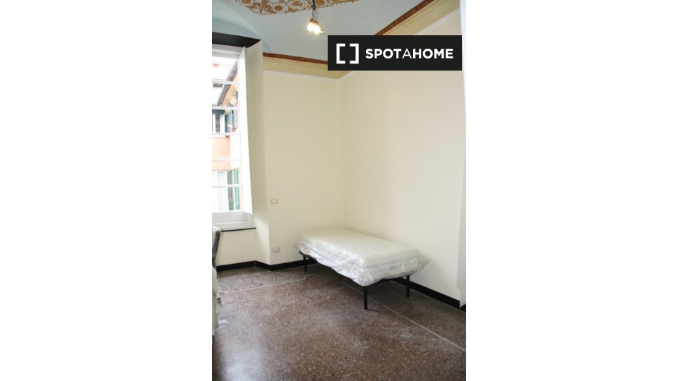 Immagine 3 di Camera condivisa in affitto  in Piazza del Campo a Genova
