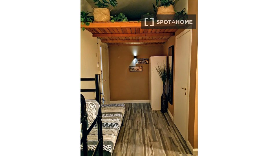 Immagine 14 di Camera condivisa in affitto  in V.le Leonardo da Vinci a Roma