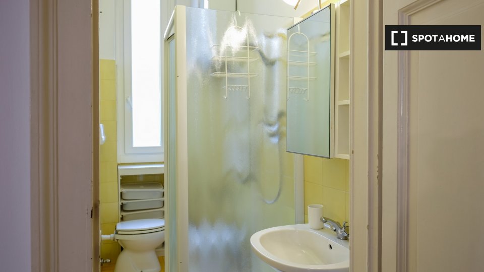 Immagine 12 di Appartamento in affitto  in Via Pietro Calvi, 20129 Milano MI, Italy a Milano