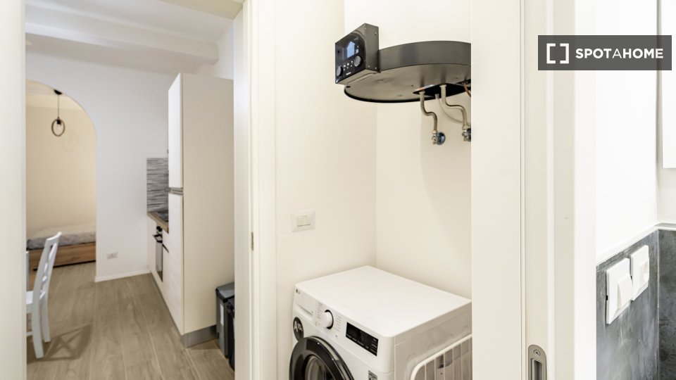 Immagine 8 di Ufficio in affitto  in Via dell'Oro a Bologna