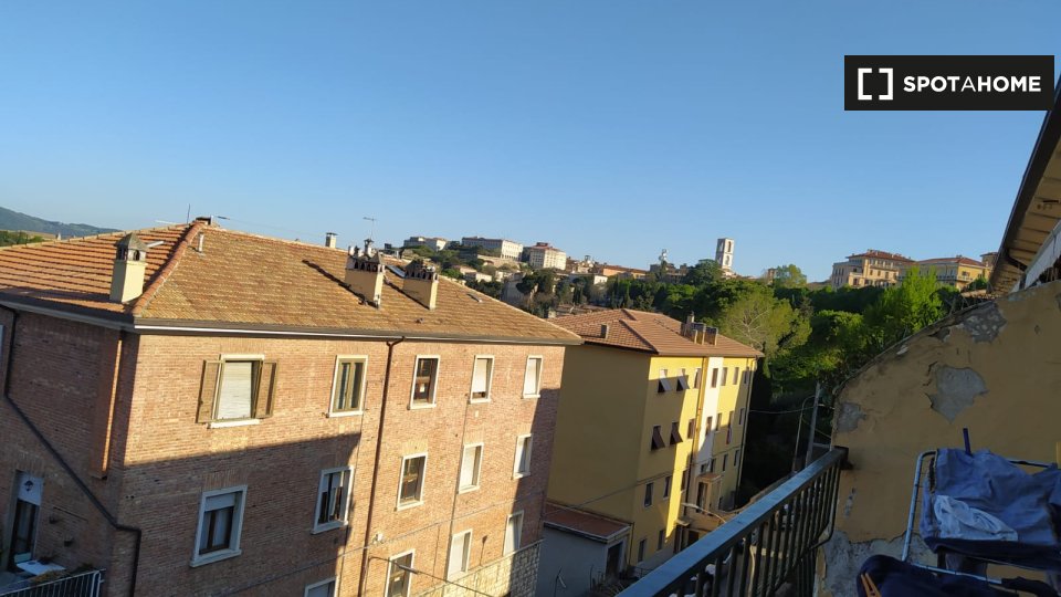 Immagine 19 di Camera condivisa in affitto  in Via Solatia a Perugia