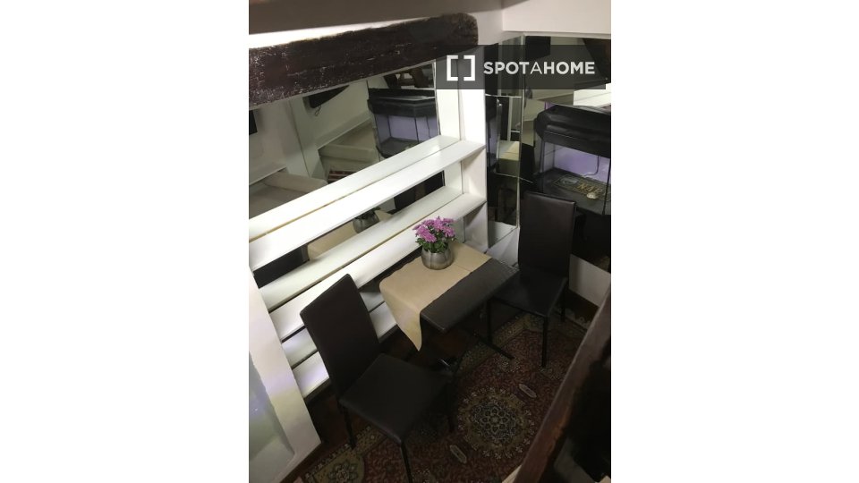 Immagine 2 di Appartamento in affitto  in Vico dei Pellegrini a Napoli