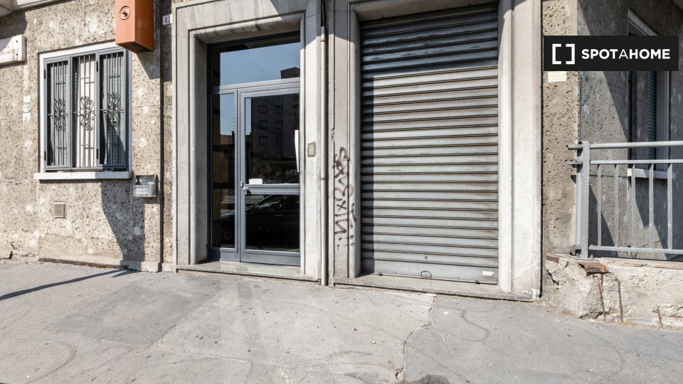 Immagine 16 di Camera condivisa in affitto  in Via Bruno Buozzi a Sesto San Giovanni