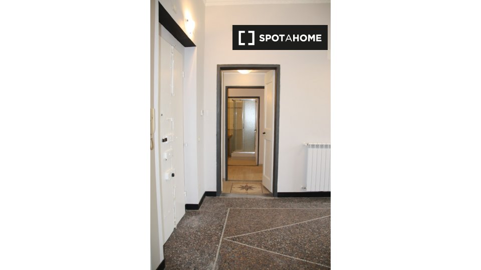 Immagine 2 di Camera condivisa in affitto  in Piazza del Campo a Genova