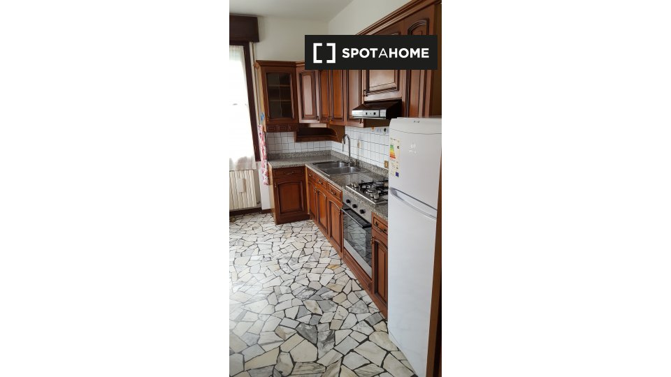 Immagine 15 di Camera condivisa in affitto  in Via Plebiscito a Padova