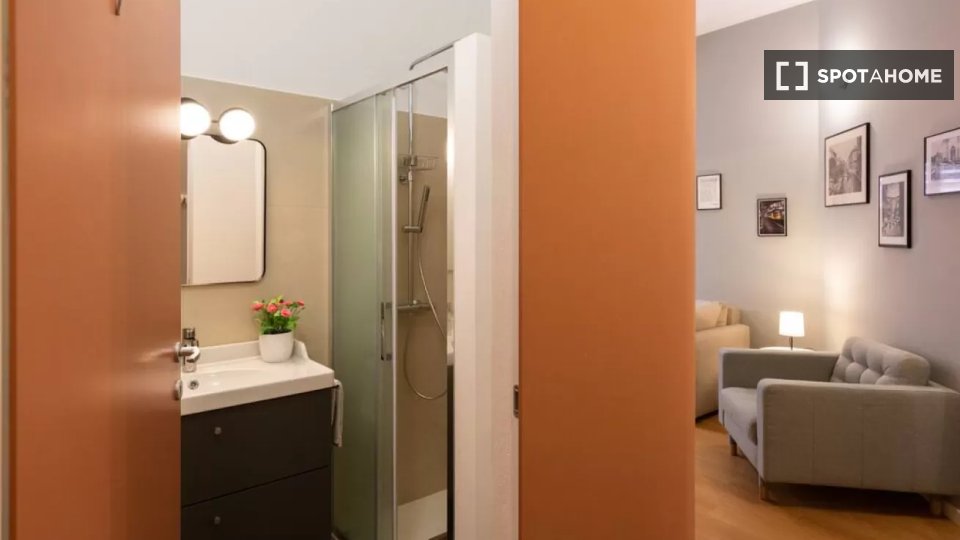 Immagine 19 di Appartamento in affitto  in Via Lario a Milano