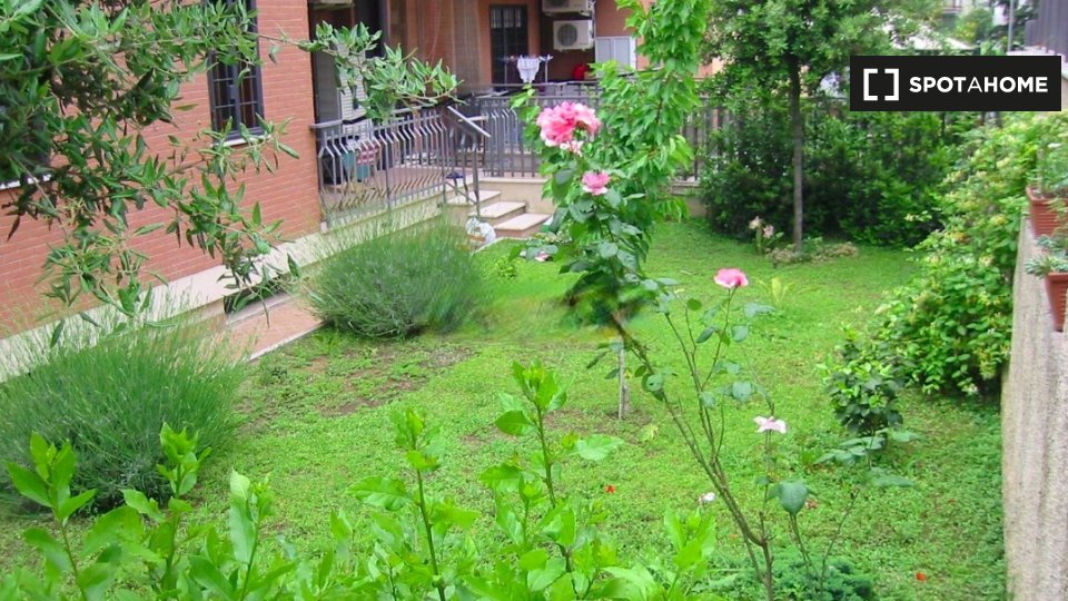 Immagine 2 di Appartamento in affitto  in Via delle Lobelie a Roma