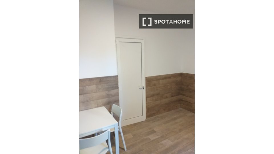 Immagine 3 di Ufficio in affitto  in Via Marco Emilio Lepido a Bologna