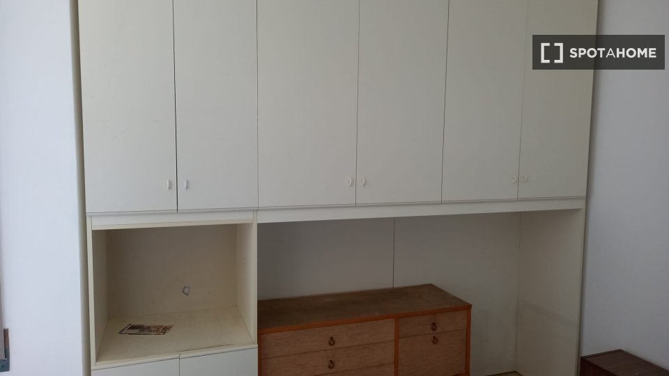 Immagine 3 di Camera condivisa in affitto  in Piazza S. Francesco a Bologna