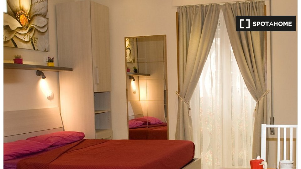 Immagine 8 di Camera condivisa in affitto  in Via Vetulonia a Roma