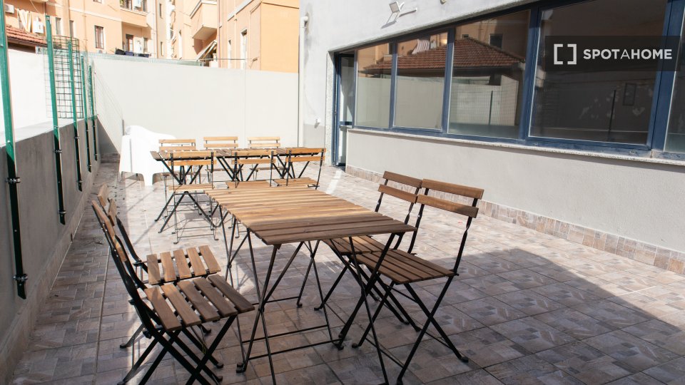 Immagine 10 di Camera condivisa in affitto  in Via Dante a Cagliari