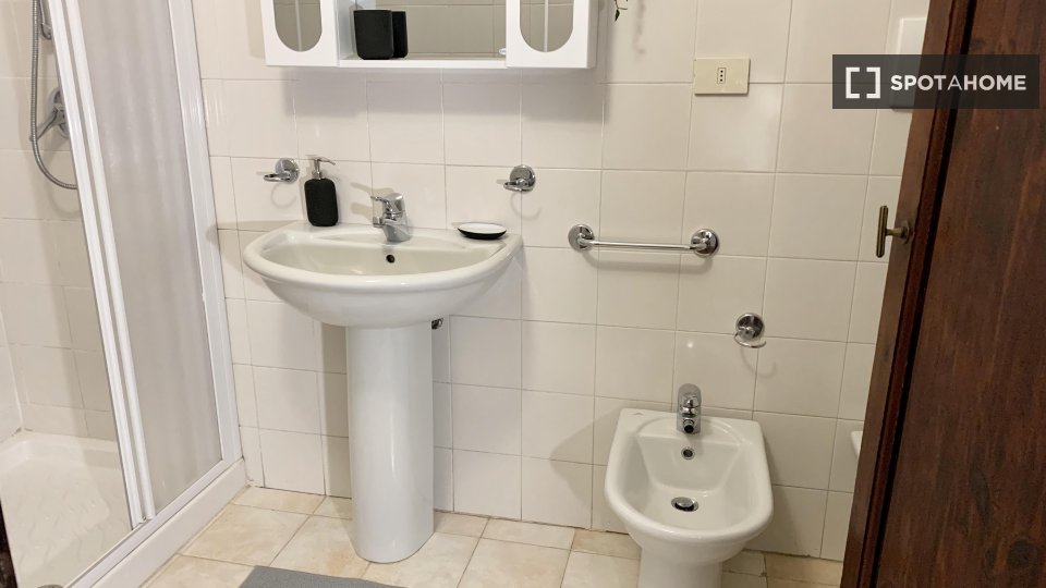 Immagine 17 di Camera condivisa in affitto  in VIA S. ANTONINO (1) a Firenze