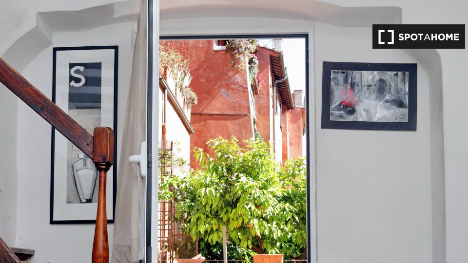 Immagine 10 di Ufficio in affitto  in Via Garibaldi a Roma