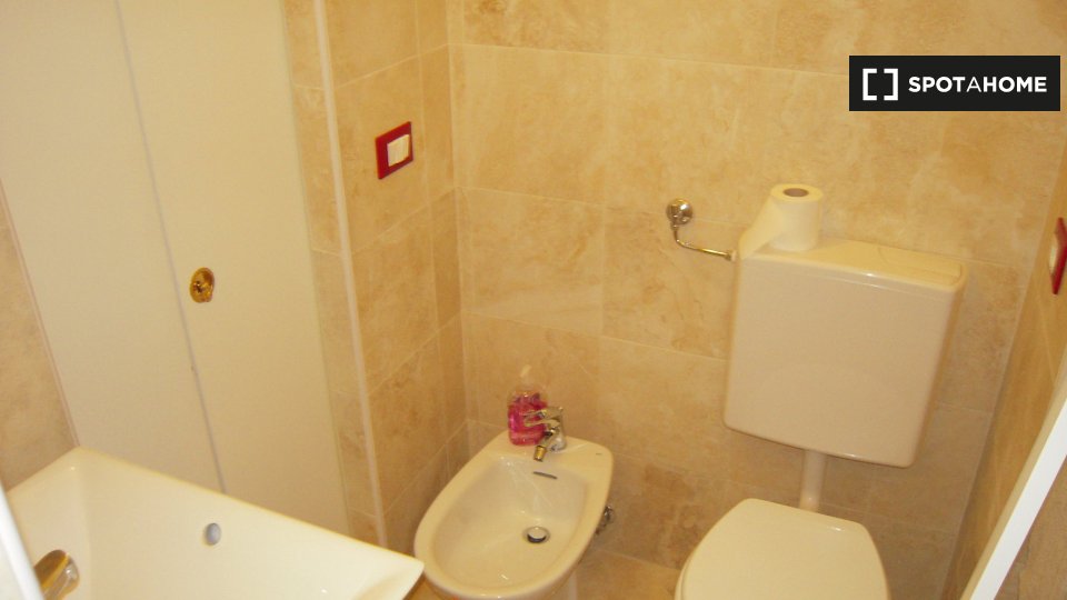 Immagine 10 di Ufficio in affitto  in Via Palestro a Bologna