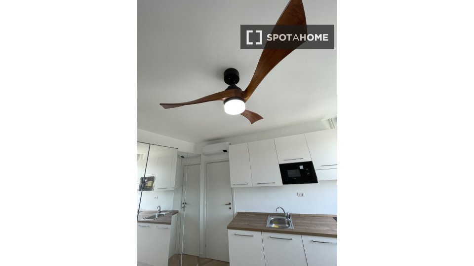 Immagine 15 di Ufficio in affitto  in Via Giambellino a Milano