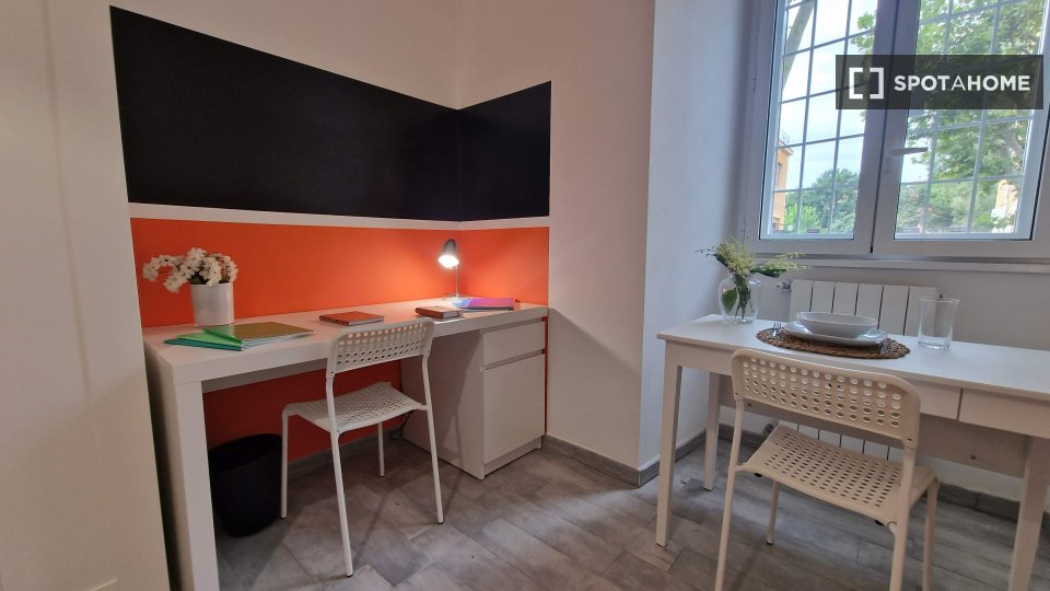 Immagine 6 di Camera condivisa in affitto  in Via Ostiense a Roma