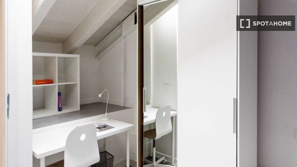 Immagine 4 di Camera condivisa in affitto  in Via Oreste Regnoli a Bologna