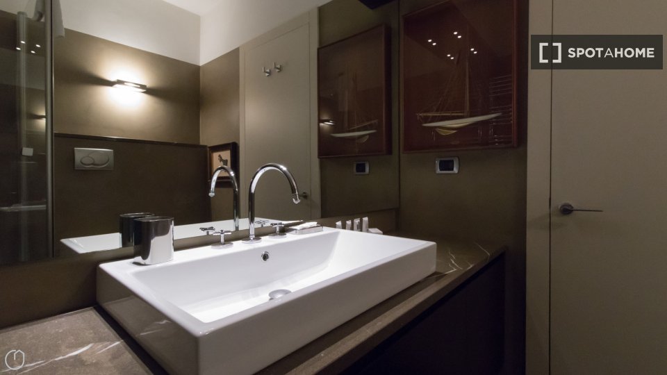 Immagine 16 di Appartamento in affitto  in Via Montebello a Milano