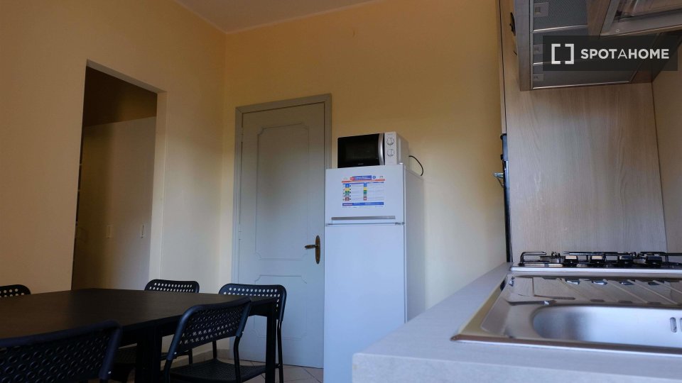 Immagine 7 di Camera condivisa in affitto  in Via Pola n a Cagliari