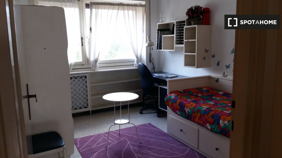 Immagine 6 di Camera condivisa in affitto  in Via Val Padana a Roma