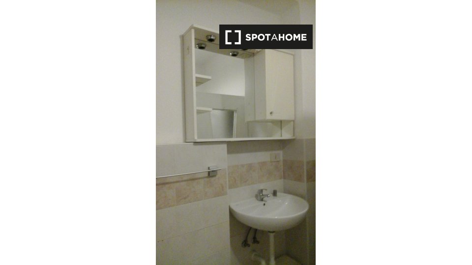 Immagine 13 di Camera condivisa in affitto  in Via Castelbarco a Trento