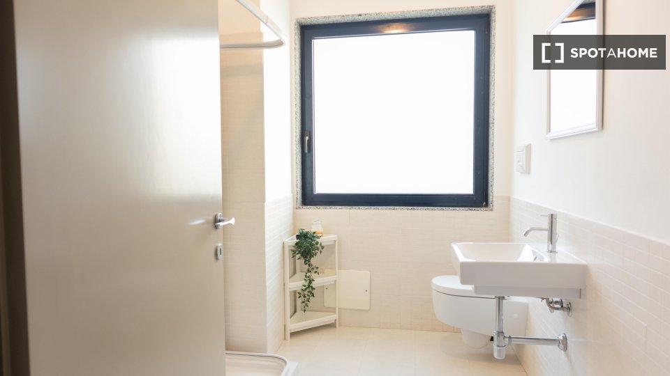 Immagine 1 di Camera condivisa in affitto  in Via Dante a Cagliari